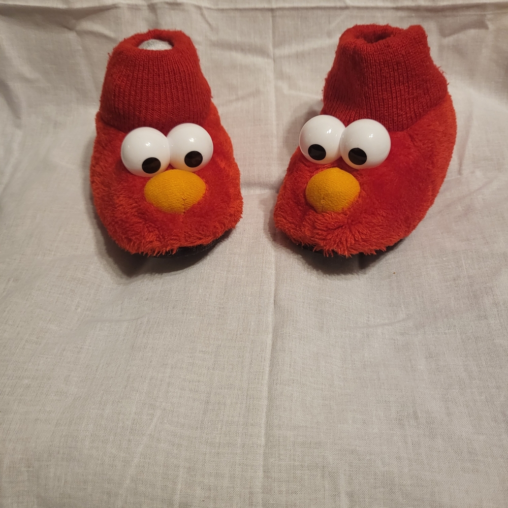 Sesame Street ELMO Red Fuzzy Character Slippers